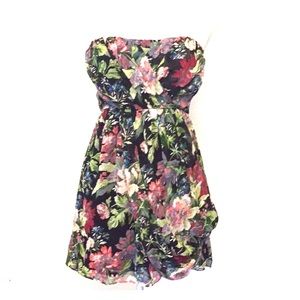 Fun strapless floral dress!